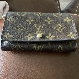 Authentic Louis Vuitton Tressor Wallet